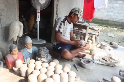      ढुङ्गामा कला भर्दै गोविन्द बोटे   